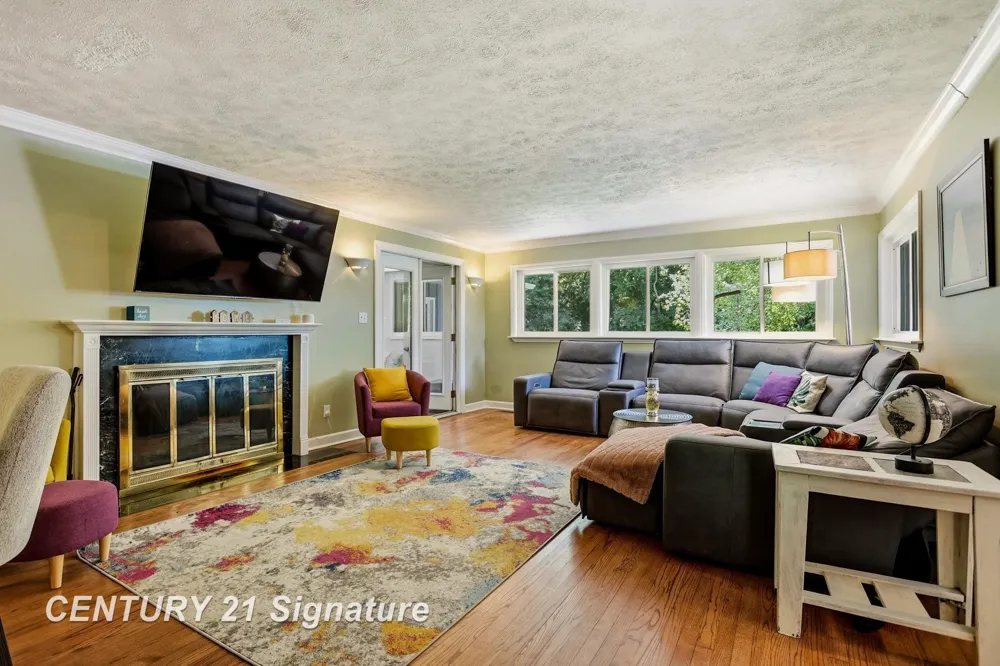1 Center Woods Drive Saginaw Charter Township, MI 48638