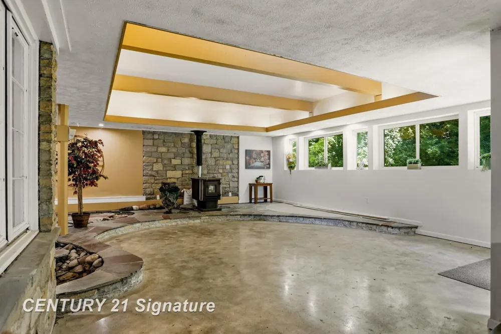 1 Center Woods Drive Saginaw Charter Township, MI 48638