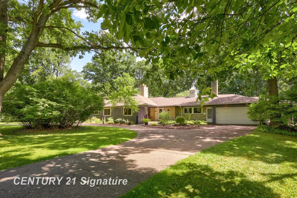 1 Center Woods Drive Saginaw Charter Township, MI 48638