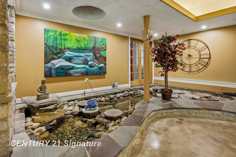 1 Center Woods Drive Saginaw Charter Township, MI 48638