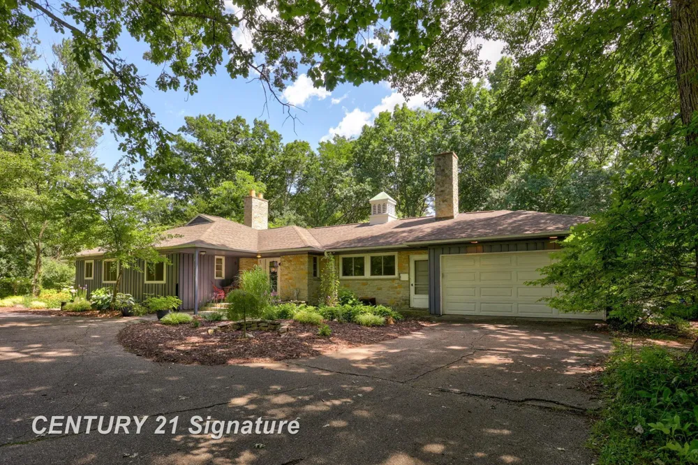 1 Center Woods Drive Saginaw Charter Township, MI 48638