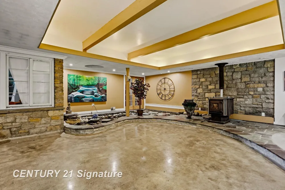 1 Center Woods Drive Saginaw Charter Township, MI 48638