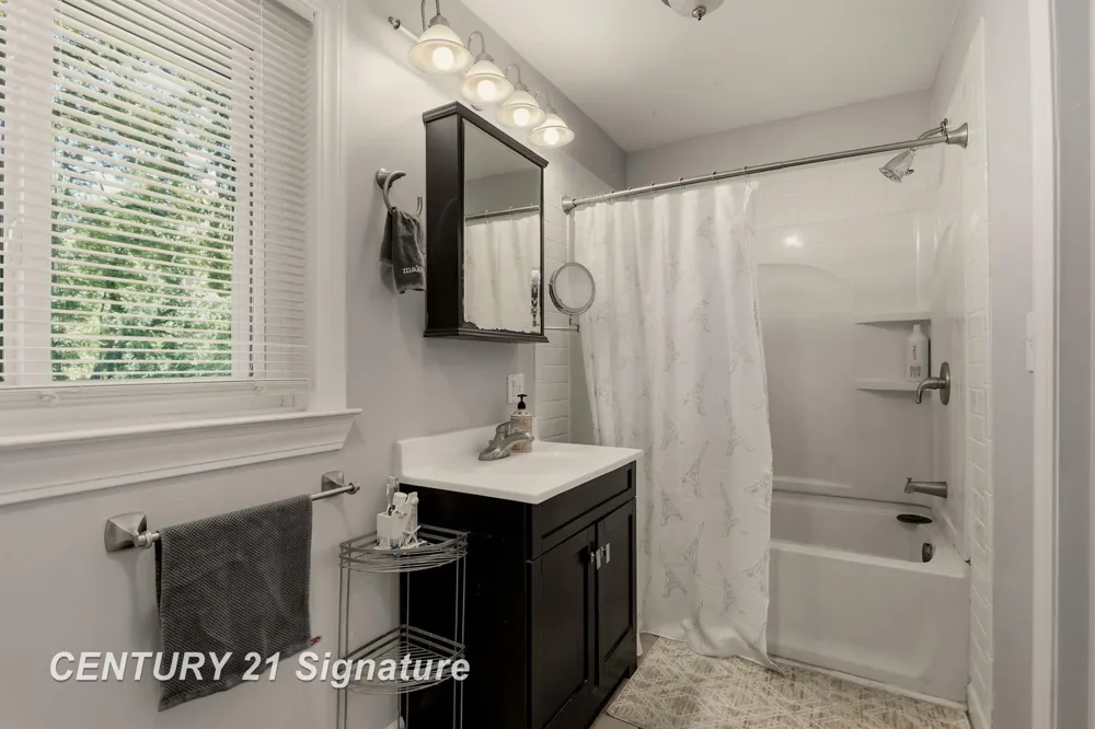 1 Center Woods Drive Saginaw Charter Township, MI 48638