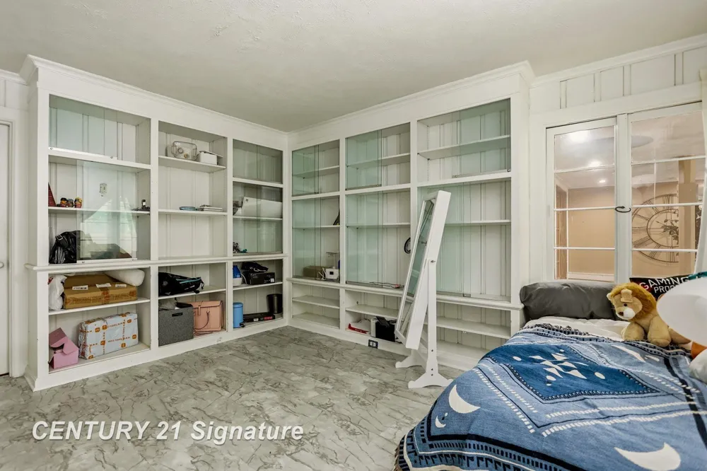 1 Center Woods Drive Saginaw Charter Township, MI 48638