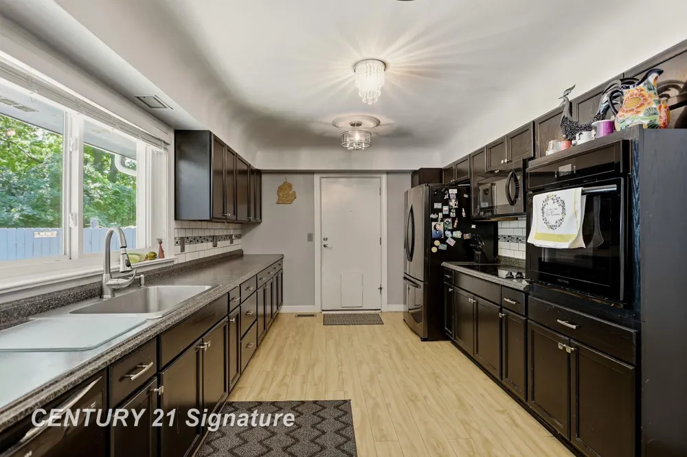 1 Center Woods Drive Saginaw Charter Township, MI 48638