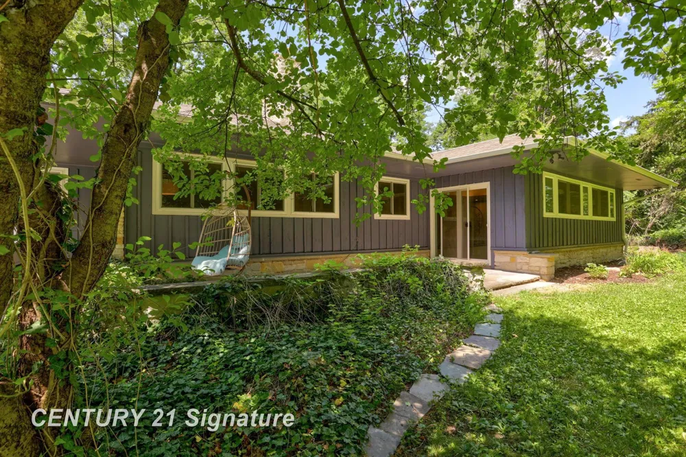 1 Center Woods Drive Saginaw Charter Township, MI 48638