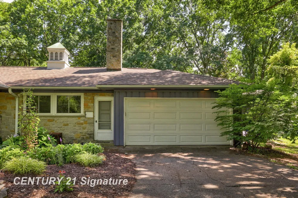 1 Center Woods Drive Saginaw Charter Township, MI 48638