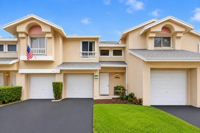 2269 DISCOVERY CIRCLE W Deerfield Beach, FL 33442