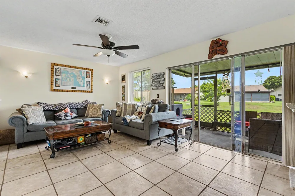 2269 DISCOVERY CIRCLE W Deerfield Beach, FL 33442