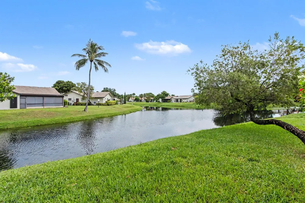 2269 DISCOVERY CIRCLE W Deerfield Beach, FL 33442