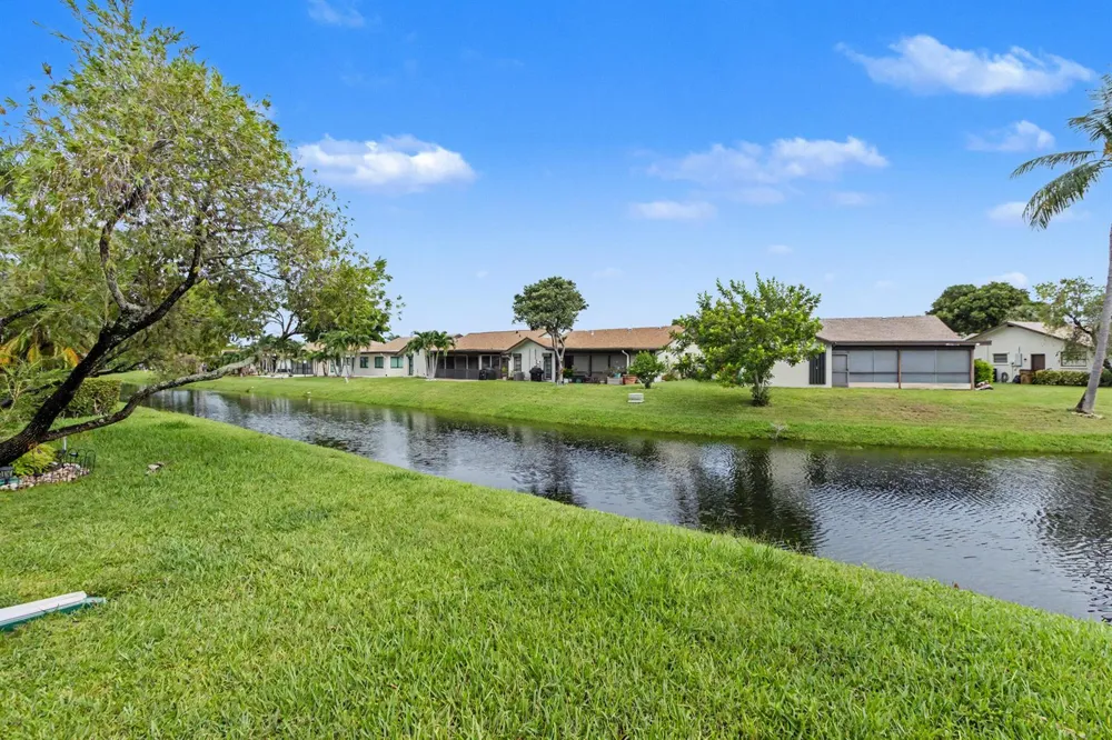 2269 DISCOVERY CIRCLE W Deerfield Beach, FL 33442