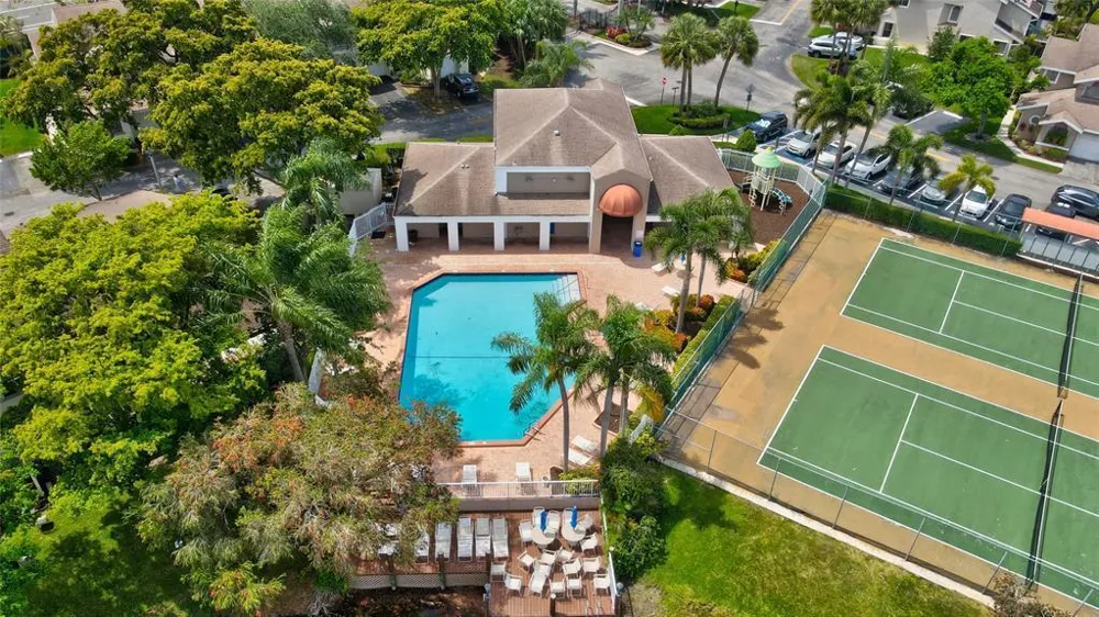 2269 DISCOVERY CIRCLE W Deerfield Beach, FL 33442