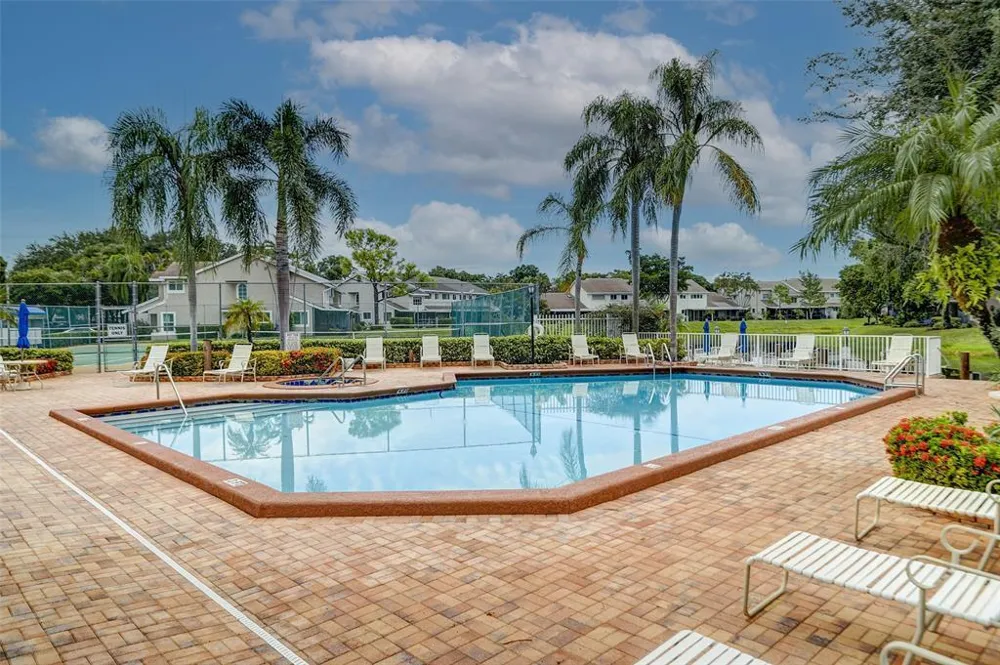 2269 DISCOVERY CIRCLE W Deerfield Beach, FL 33442
