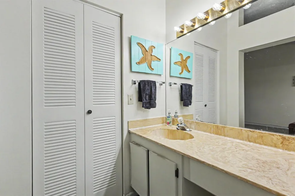 2269 DISCOVERY CIRCLE W Deerfield Beach, FL 33442