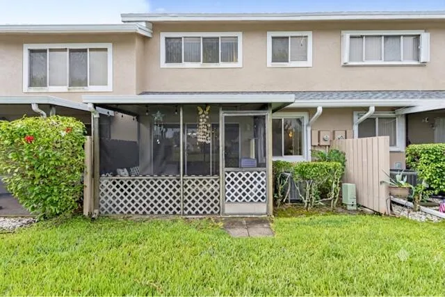 2269 DISCOVERY CIRCLE W Deerfield Beach, FL 33442