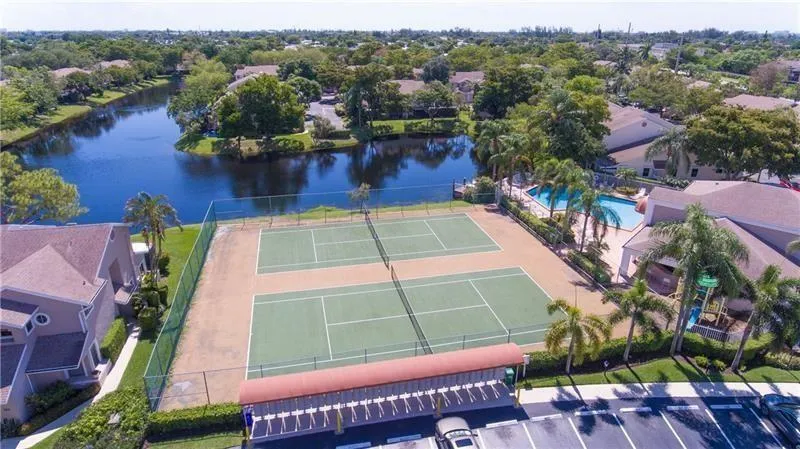 2269 DISCOVERY CIRCLE W Deerfield Beach, FL 33442