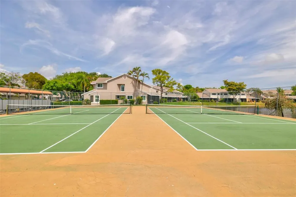 2269 DISCOVERY CIRCLE W Deerfield Beach, FL 33442