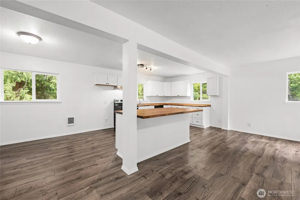 2693 State Rt 101 Ilwaco, WA 98624
