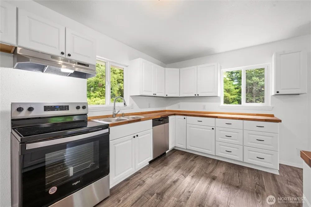 2693 State Rt 101 Ilwaco, WA 98624