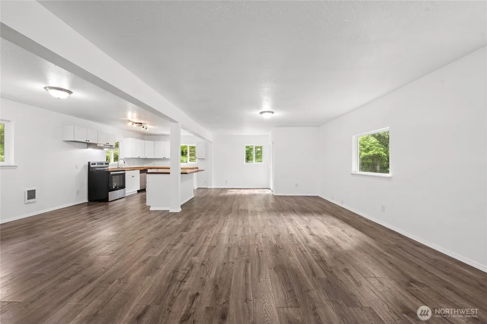 2693 State Rt 101 Ilwaco, WA 98624