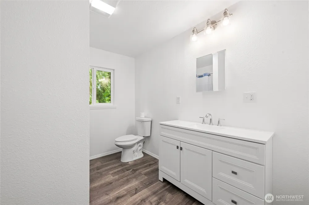 2693 State Rt 101 Ilwaco, WA 98624