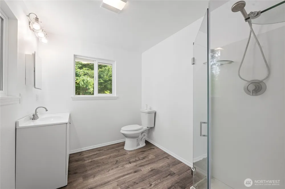 2693 State Rt 101 Ilwaco, WA 98624