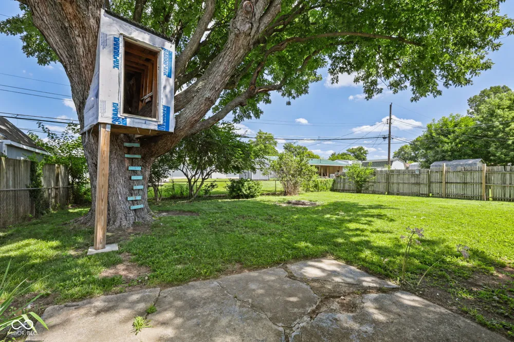 2020 Newcomer Lane Beech Grove, IN 46107