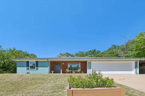 1025 Wedgewood Drive