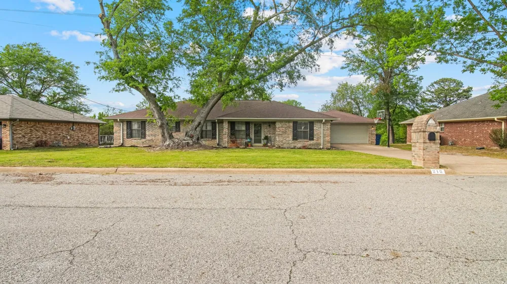 210 Pat Drive Mineola, TX 75773
