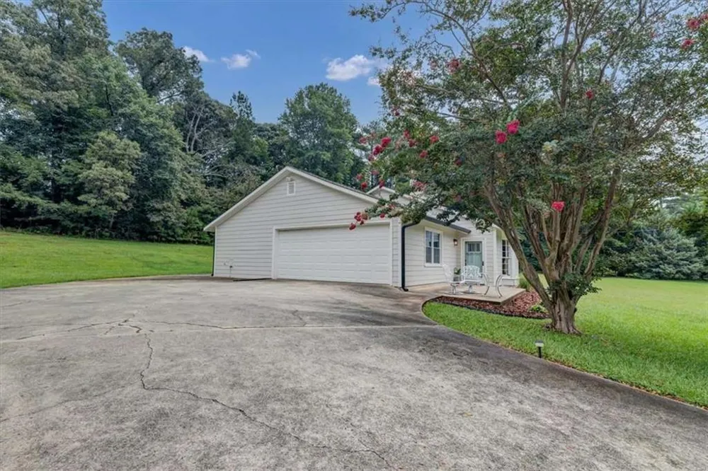 120 Creekwood Lane Fayetteville, GA 30214