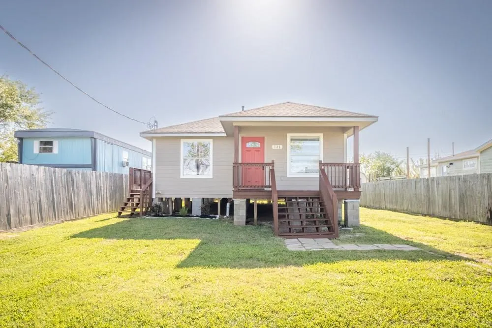 725 10th Street Dickinson, TX 77539