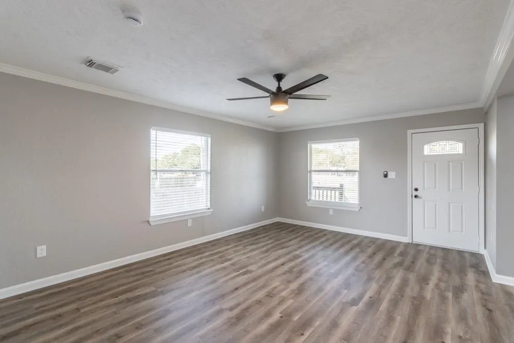 725 10th Street Dickinson, TX 77539