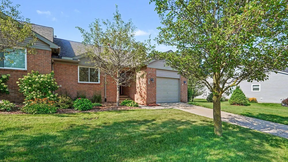 637 Bristol Drive Chelsea, MI 48118