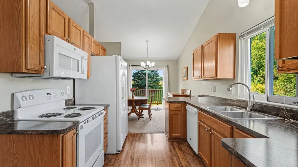 637 Bristol Drive Chelsea, MI 48118