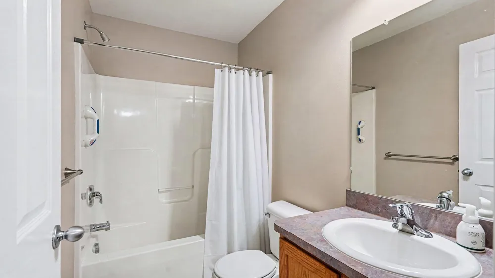 637 Bristol Drive Chelsea, MI 48118