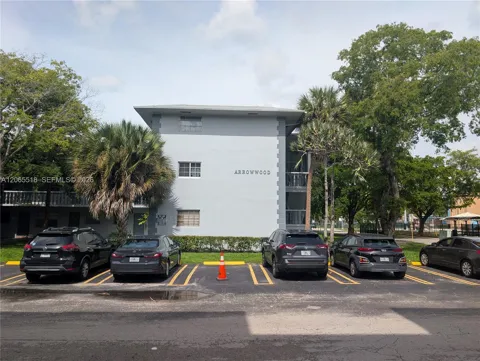 900 Tallwood Ave #305