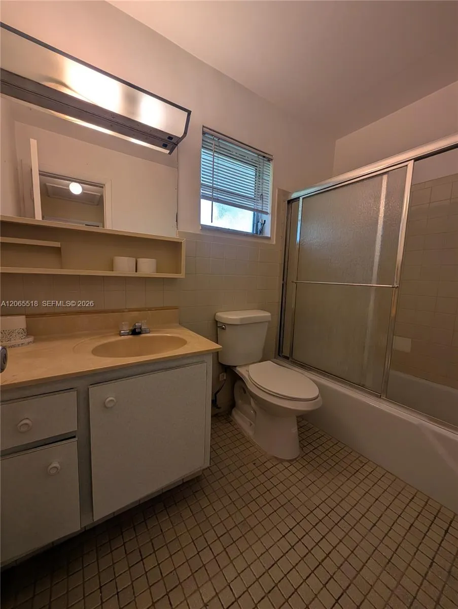 900 Tallwood Ave #305 Hollywood, FL 33021