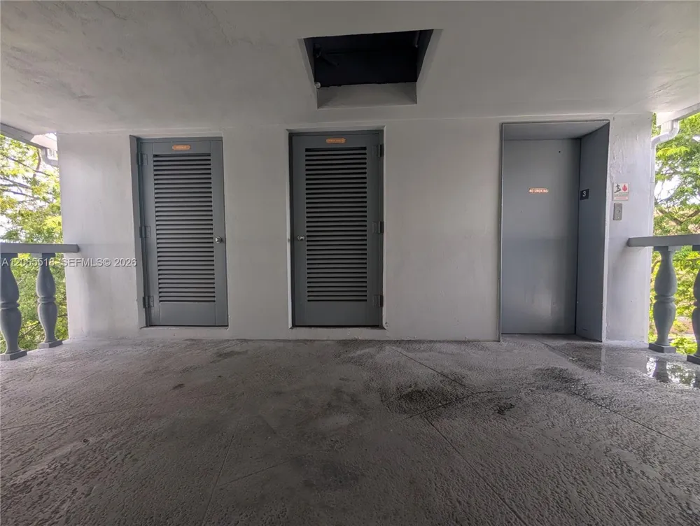900 Tallwood Ave #305 Hollywood, FL 33021