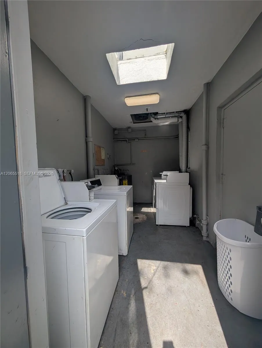900 Tallwood Ave #305 Hollywood, FL 33021