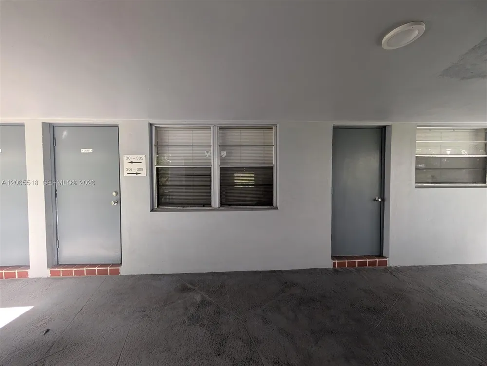 900 Tallwood Ave #305 Hollywood, FL 33021