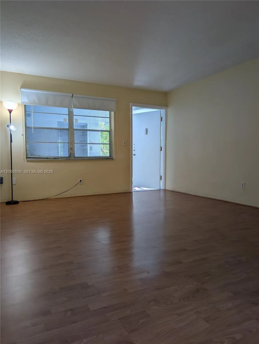 900 Tallwood Ave #305 Hollywood, FL 33021
