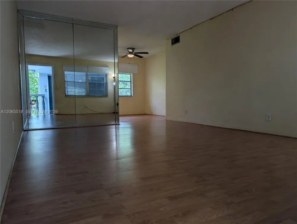 900 Tallwood Ave #305 Hollywood, FL 33021