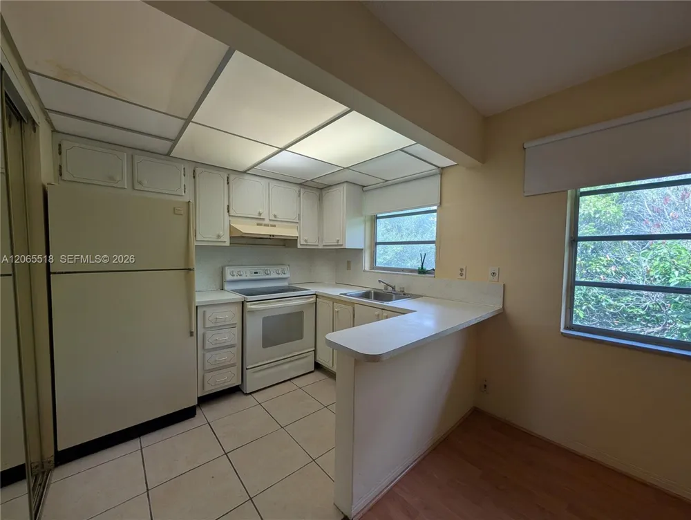 900 Tallwood Ave #305 Hollywood, FL 33021
