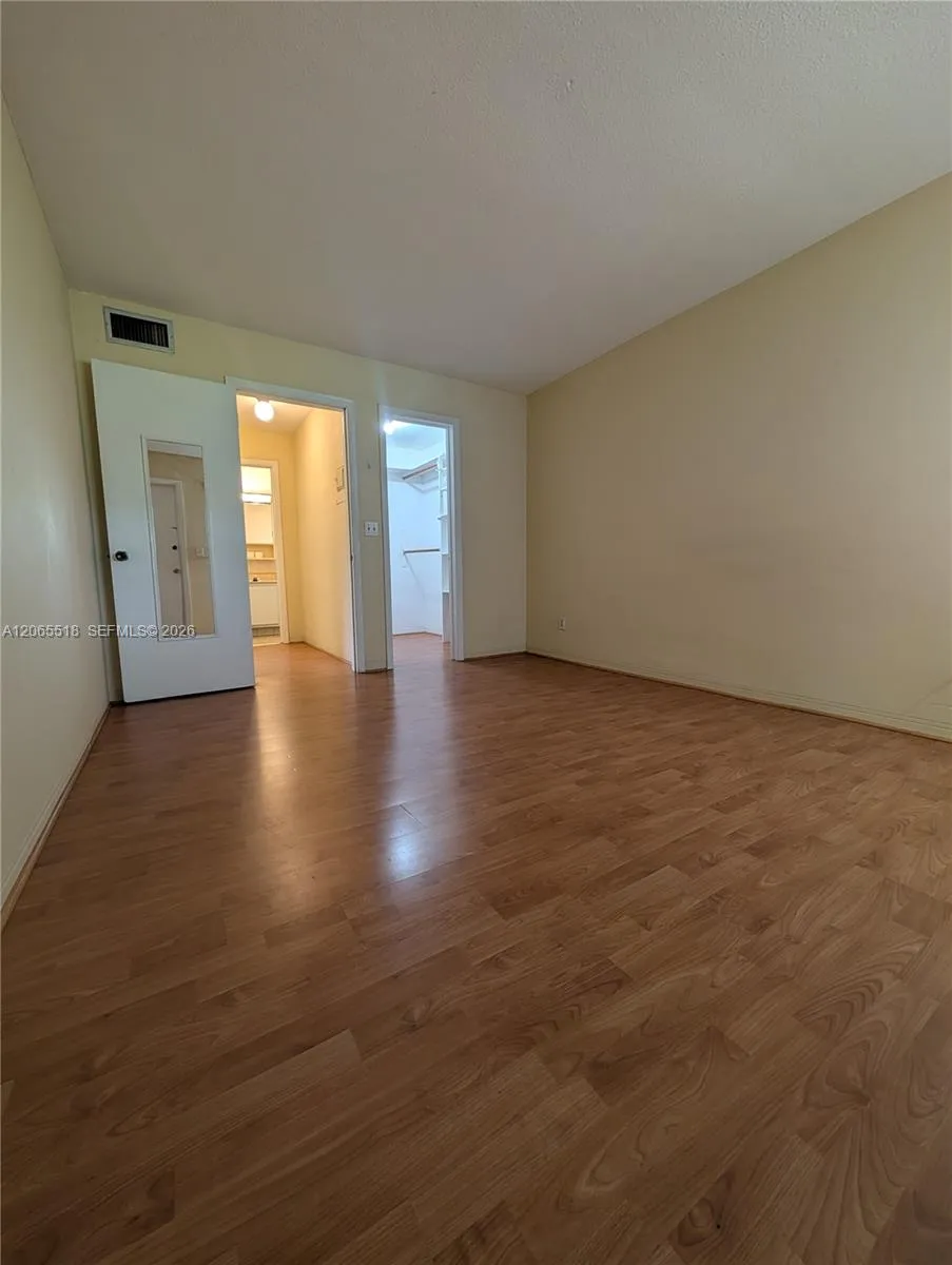 900 Tallwood Ave #305 Hollywood, FL 33021