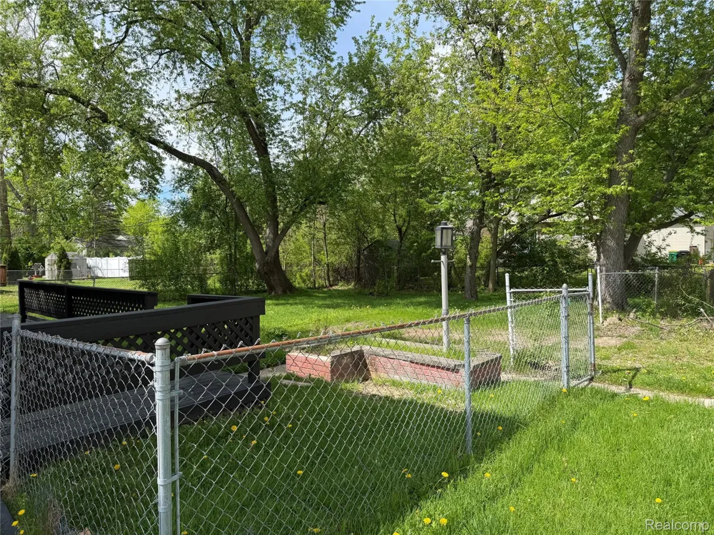 22851 Colgate Street Farmington City, MI 48336