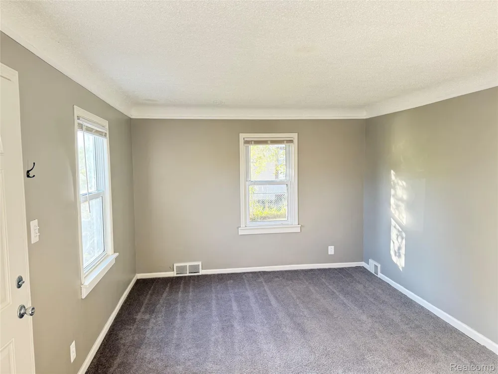 22851 Colgate Street Farmington City, MI 48336