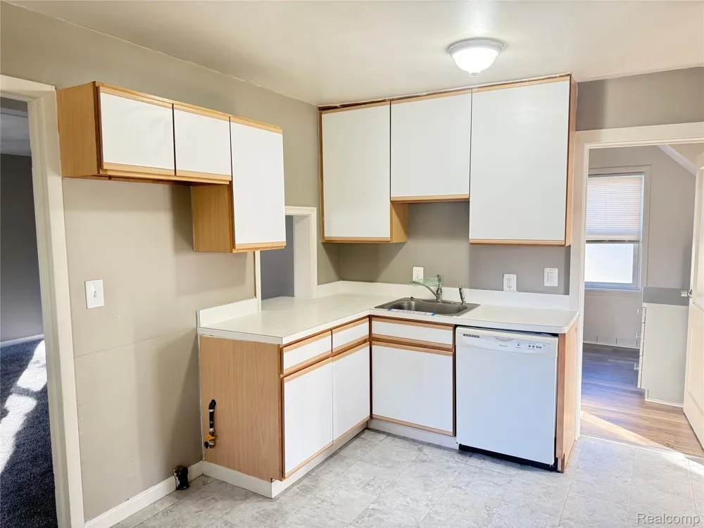22851 Colgate Street Farmington City, MI 48336