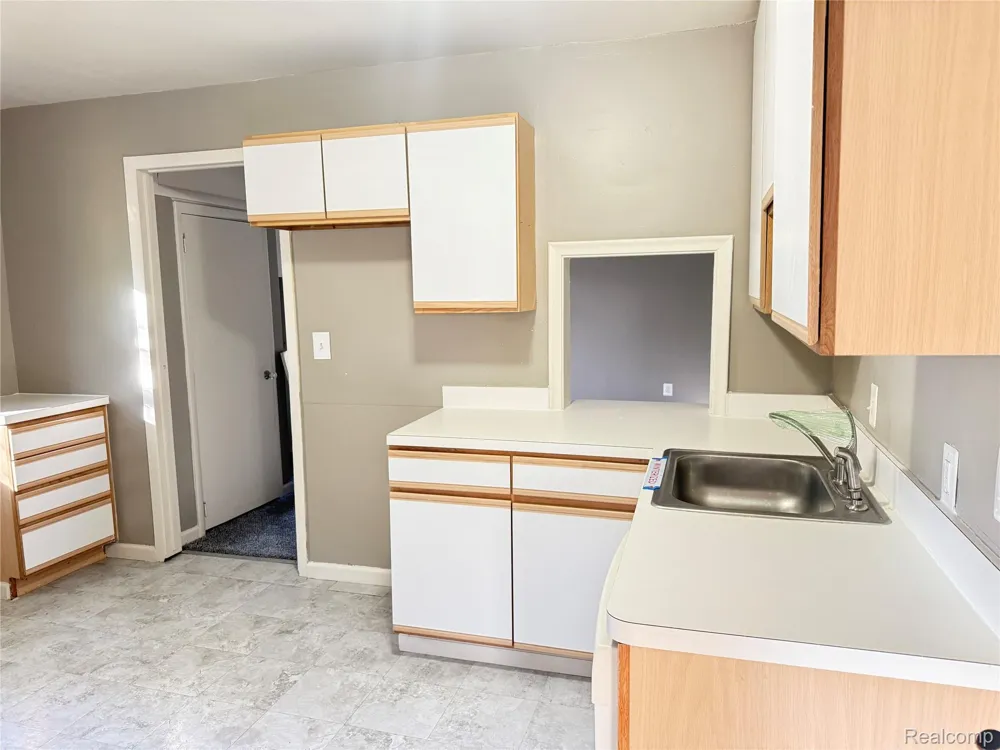 22851 Colgate Street Farmington City, MI 48336