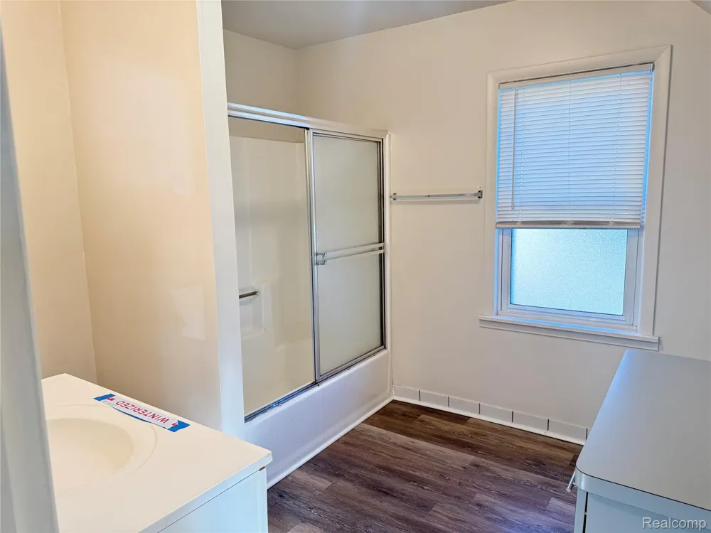22851 Colgate Street Farmington City, MI 48336