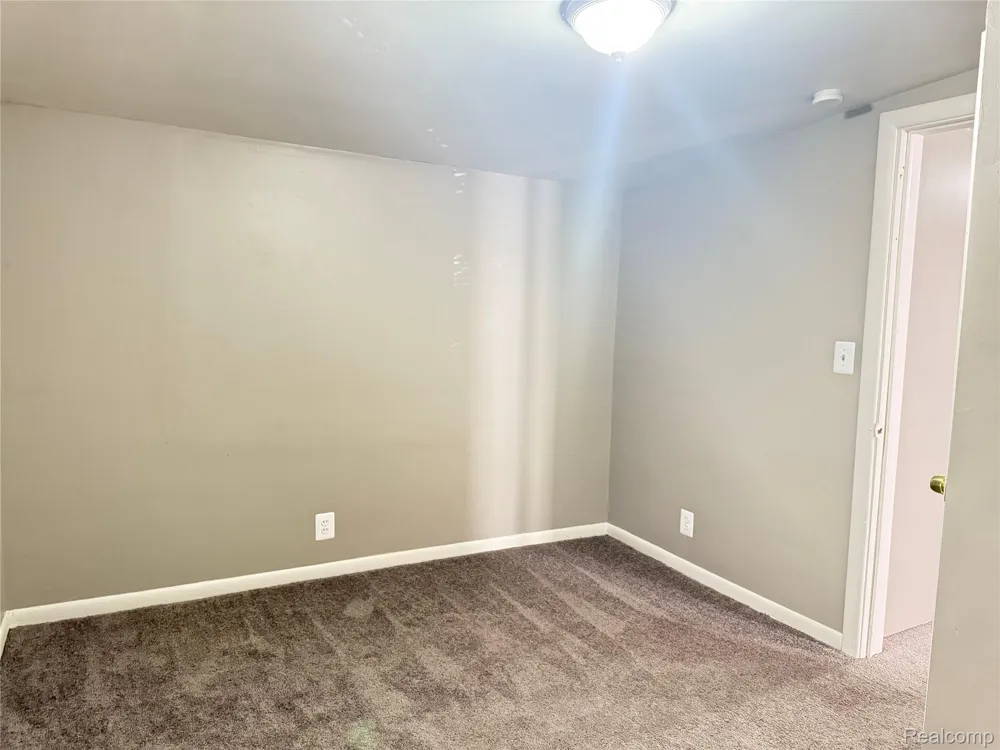 22851 Colgate Street Farmington City, MI 48336